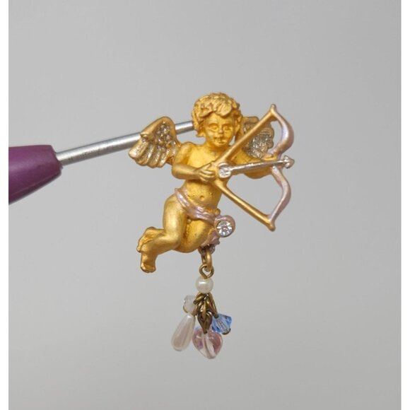 Vintage 1995 Beau Gold Tone Cherub Shooting Arrow Dangle Brooch - Picture 1 of 5